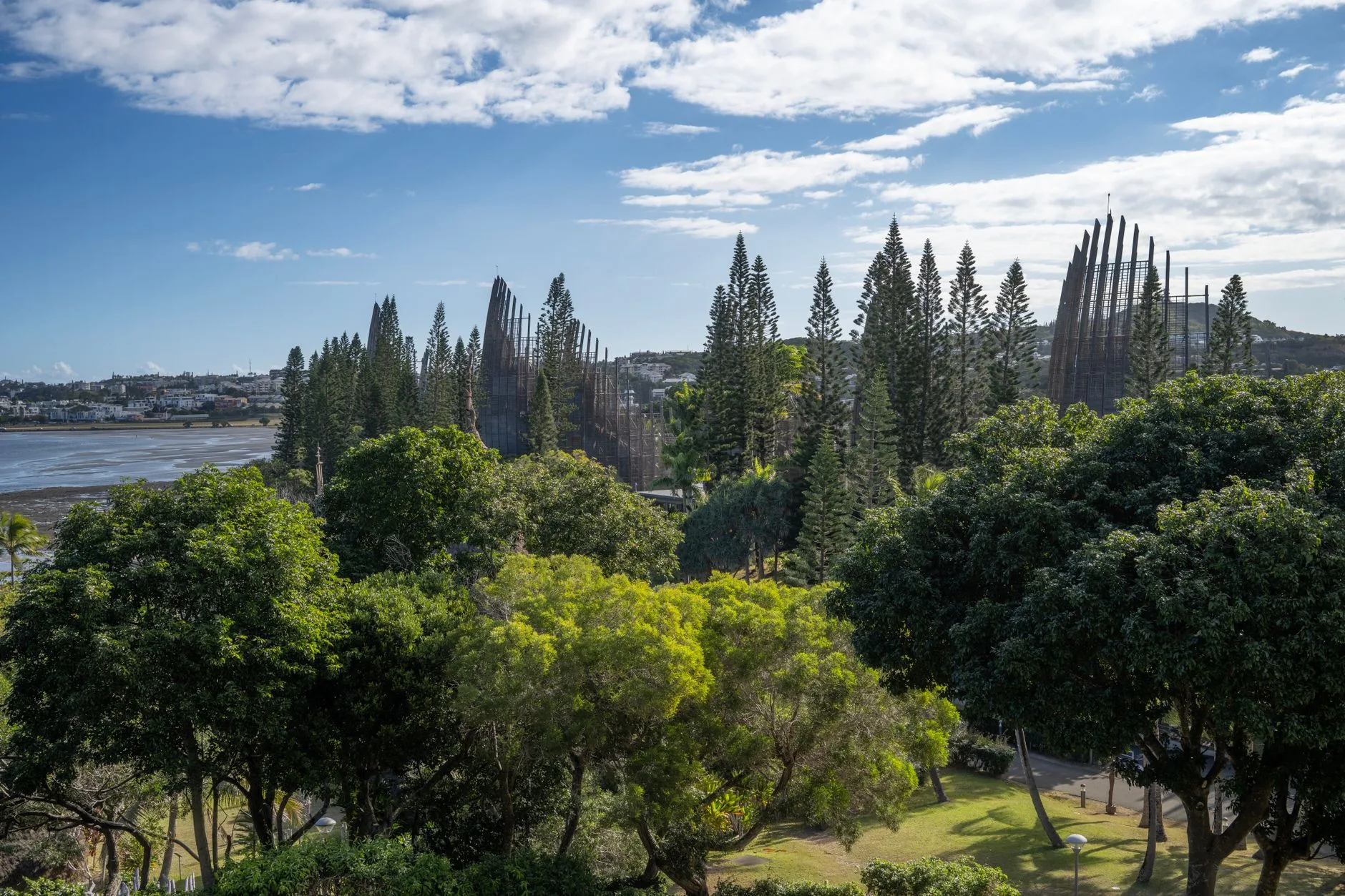 Les cases du centre culturel Tjibaou à Nouméa