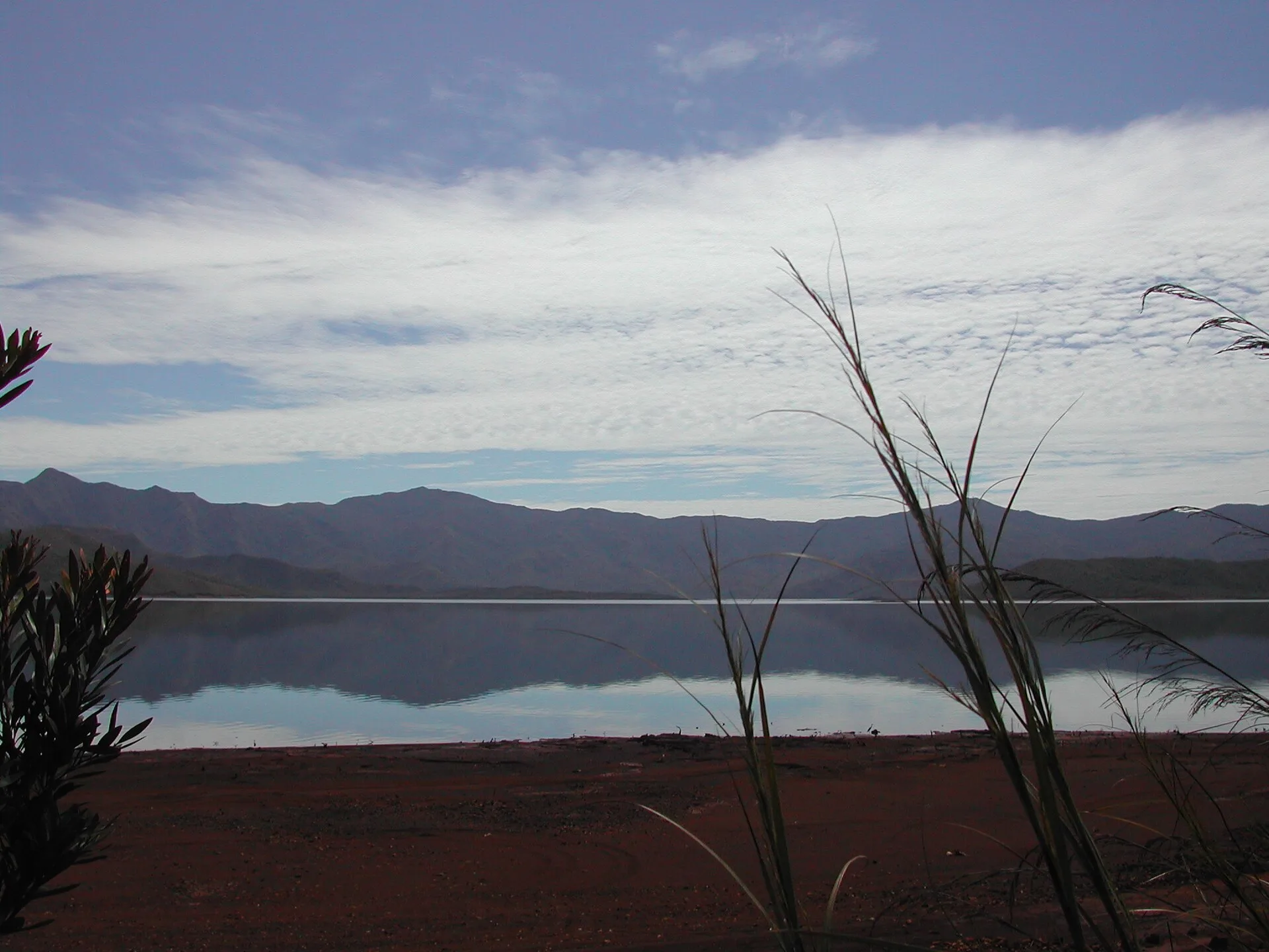 Le lac de Yaté et les paysages du Grand Sud